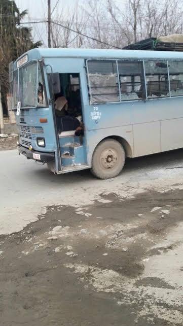 Two CRPF men killed, nine injured in Pampore attack